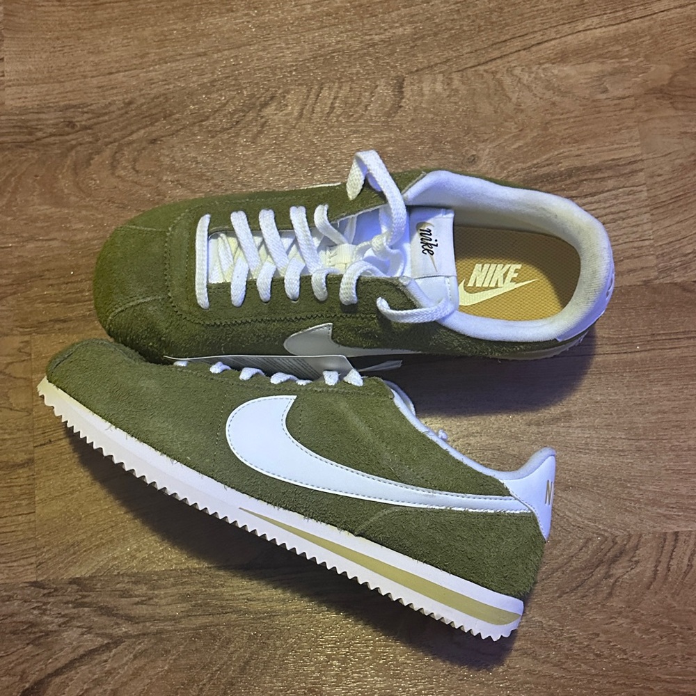 Nike Cortez Men's Green and White Suede Sneakers